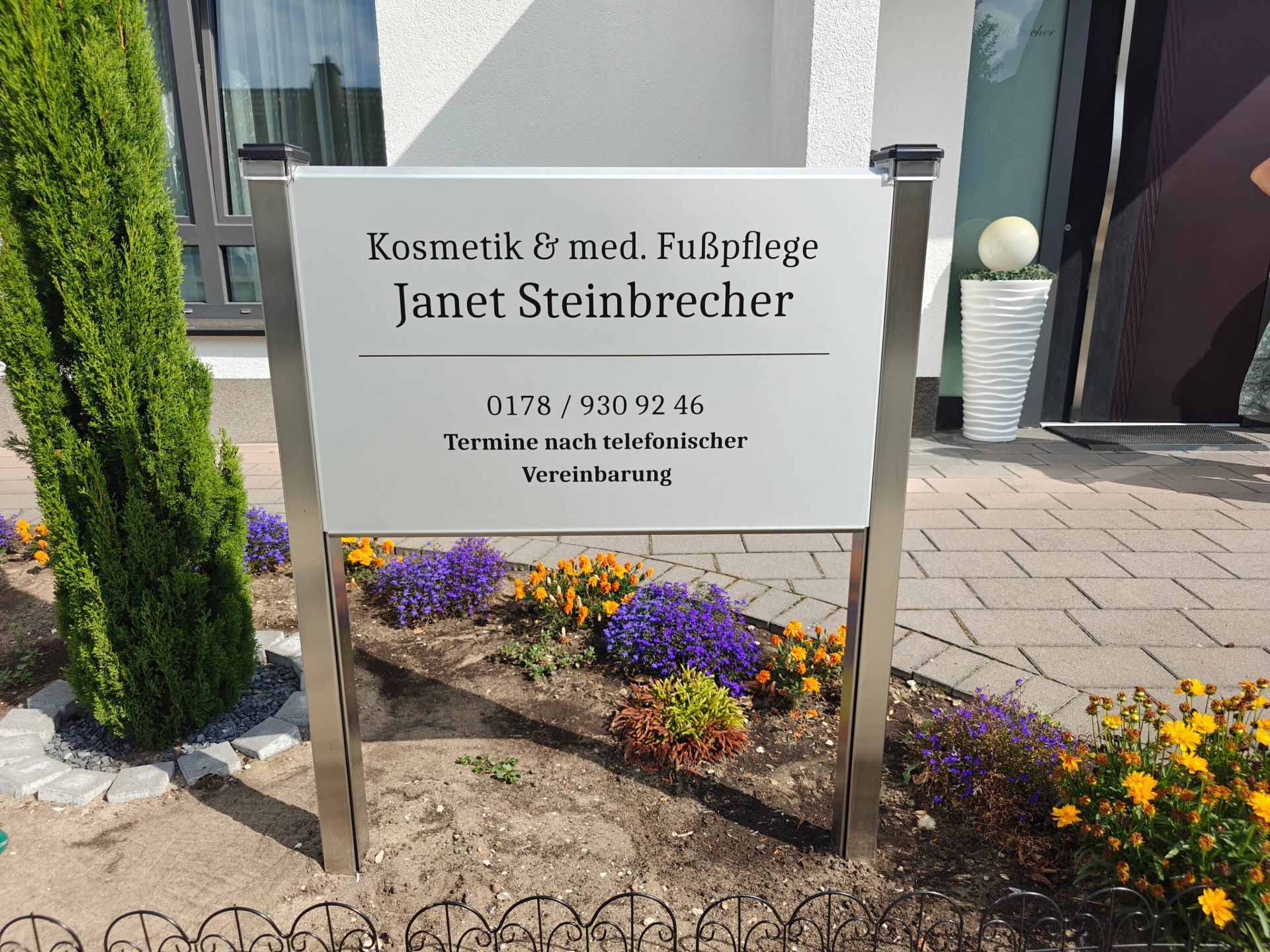 UV-Digitaldruck auf eloxiertem Aluminium inklusive Abkanten