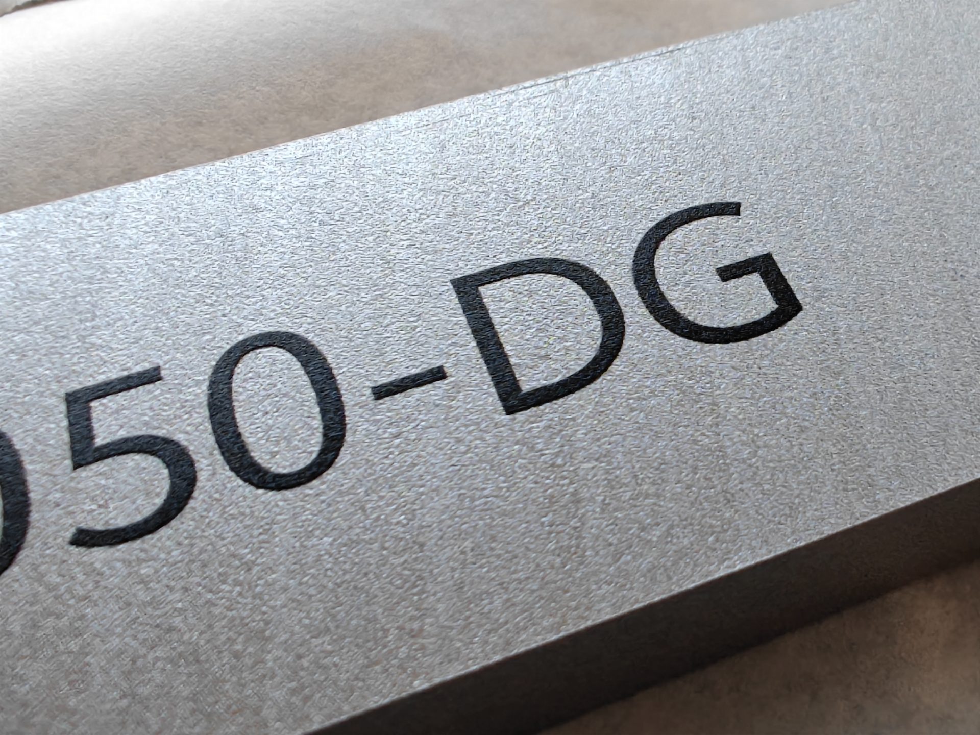 UV-Digitaldruck auf eloxiertem Aluminium